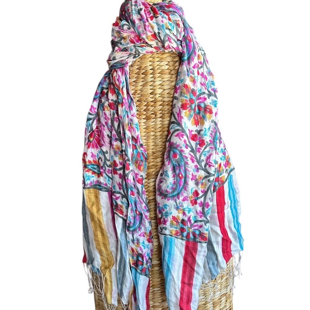 ⬅️Two Lightweight Scarves - Picture 3 of 7